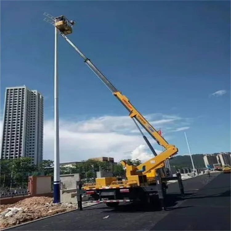 天坛街道维修路灯的曲臂升降车出租