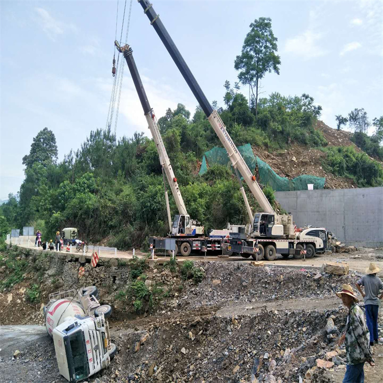 天坛街道汽车掉沟里叫吊车救援要多少钱